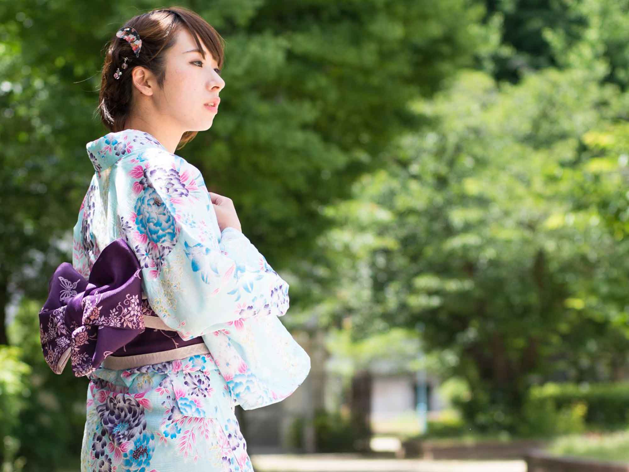 Enjoy the Japanese summer in Osaka wearing a yukata!